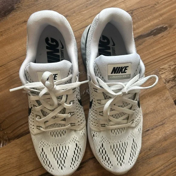 Nike Lunarglide White and Black Running Shoes - Picture 3 of 10